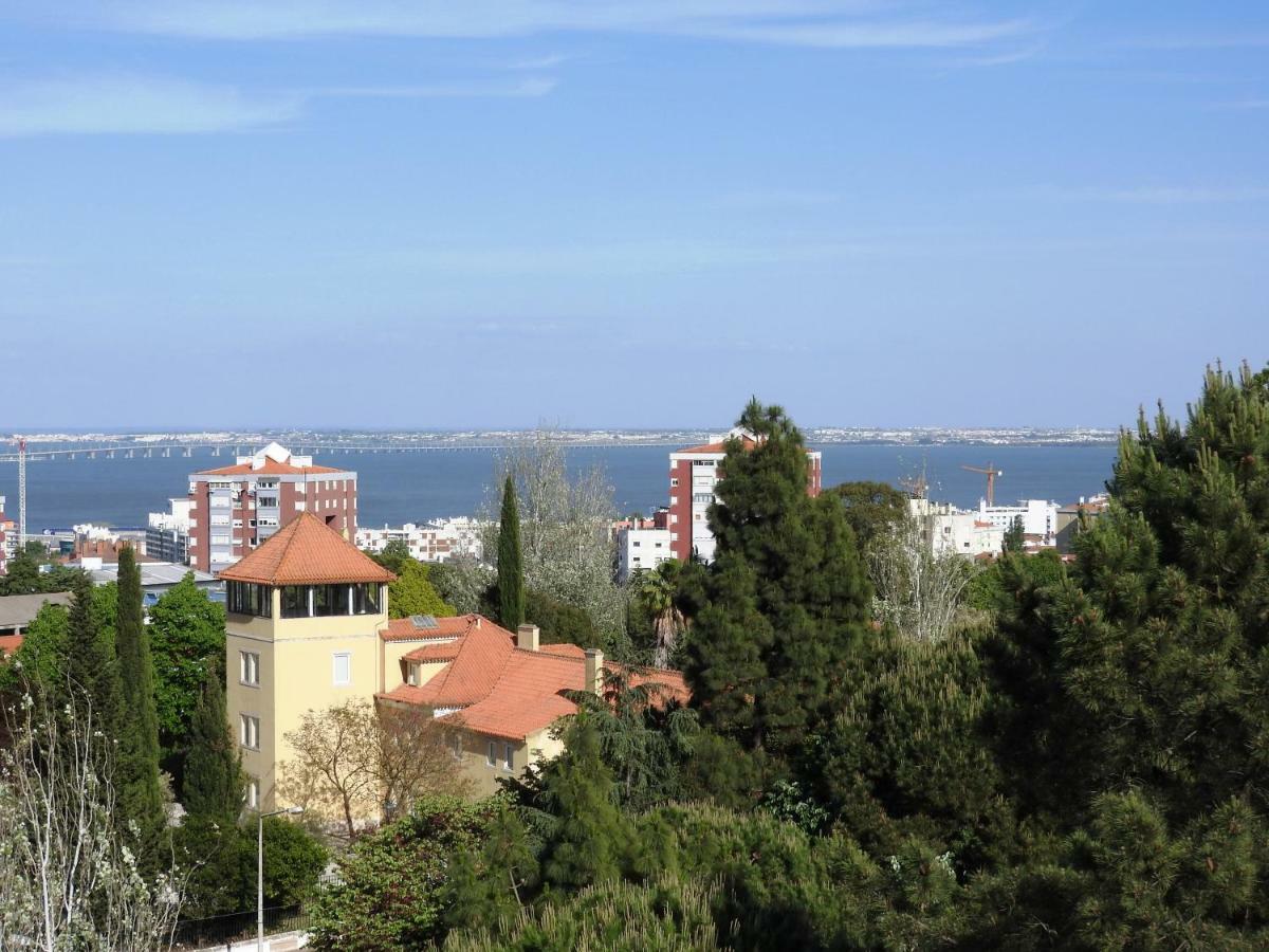 Lisbon Airport Hostel Exterior photo